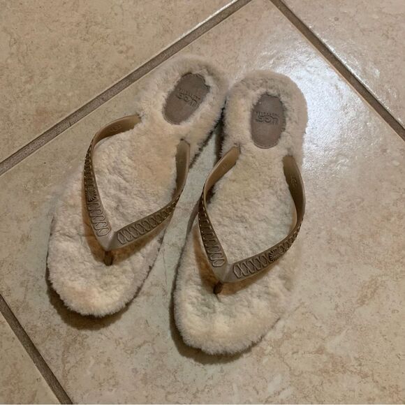 UGG Australia Sherpa Flip Flops size 9 - Picture 1 of 6
